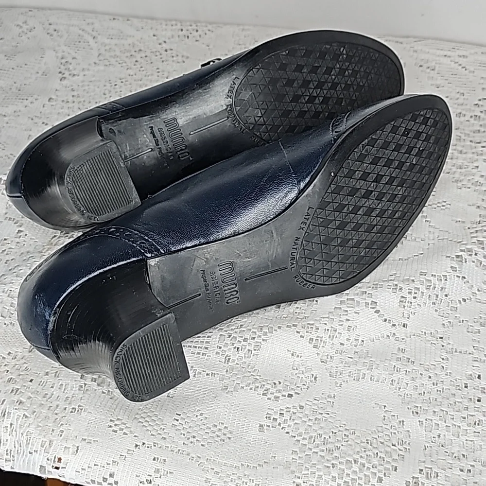 Munro American leather mary jane wingtip kitten heeled blue high heels sz 9 - Picture 7 of 7